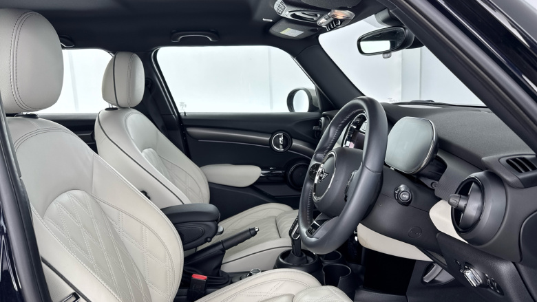 MINI Hatchback 1.5 Cooper Exclusive 5dr Auto Petrol Hatchback